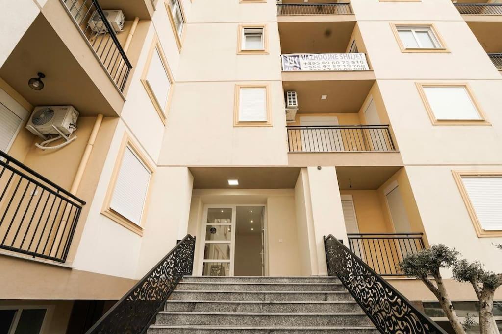 Appartement Stylish & Cozy By The